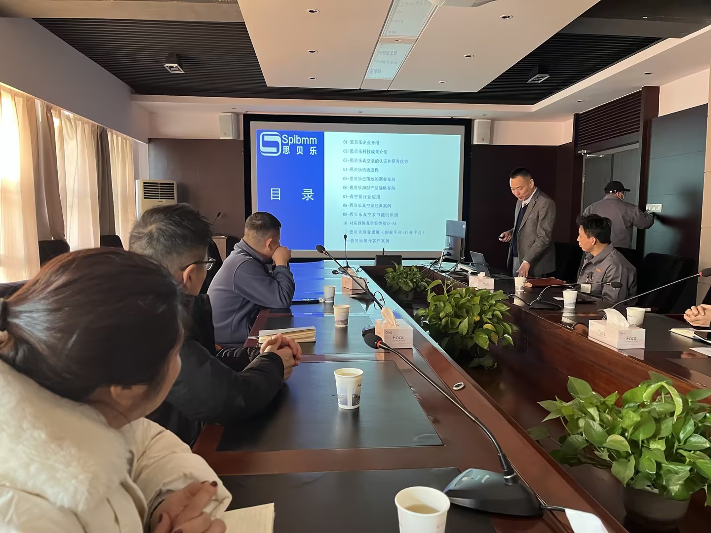 我們的企業(yè)使命利用戶/利社會(huì)/利人類/利職工/利企業(yè)